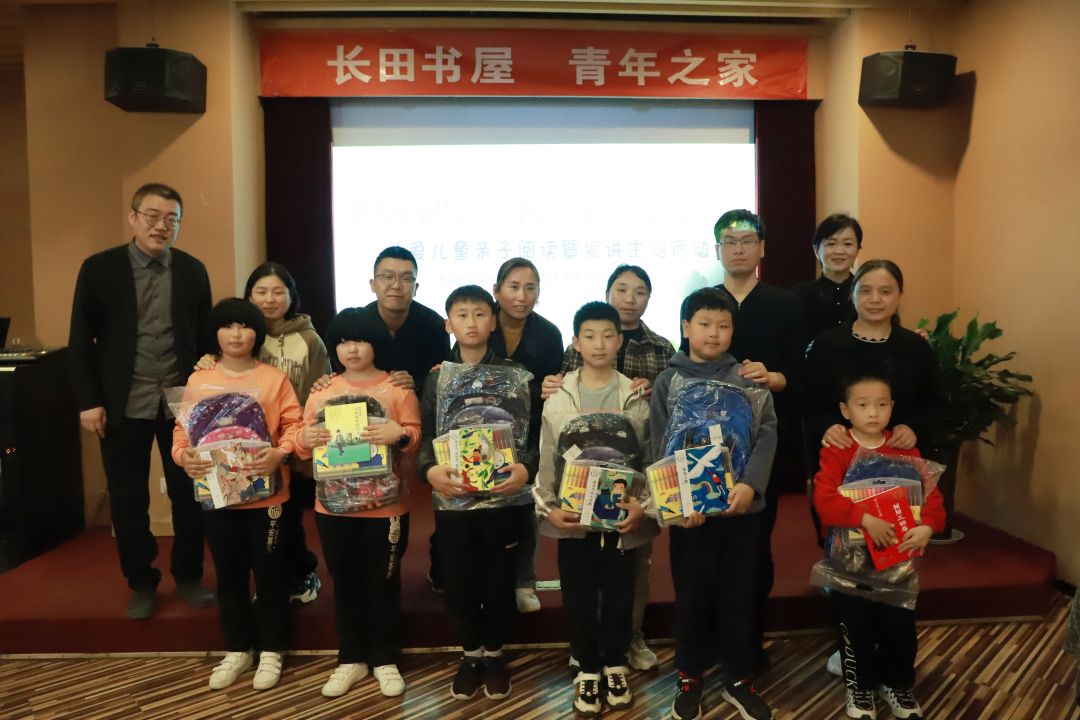 1682404329808877.jpg 贈書.jpg